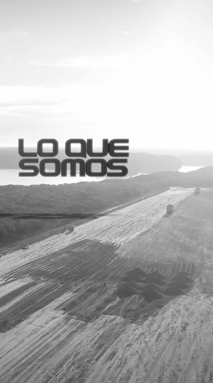 Toma aérea de obra de movimiento de tierra: Lo que somos