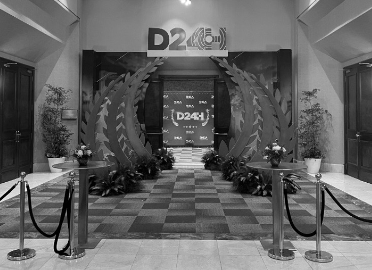 D24H · DGA: Entrada y alfombra